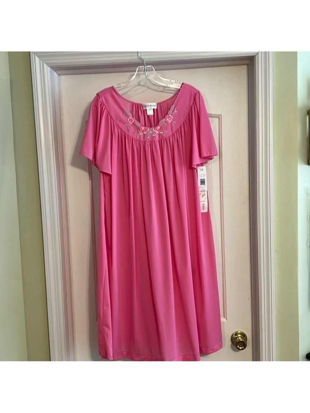 Shadowline nightgown. Rosy pink embroidered neckline. Size 1X NWT